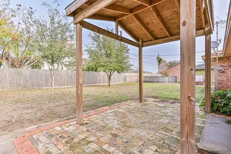 7010 Yucca Drive Galveston TX 77551