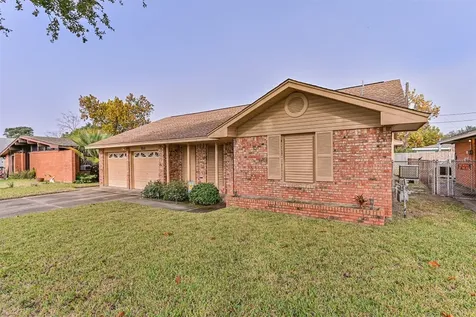 7010 Yucca Drive Galveston TX 77551