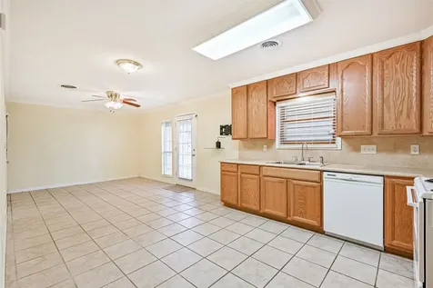 7010 Yucca Drive Galveston TX 77551