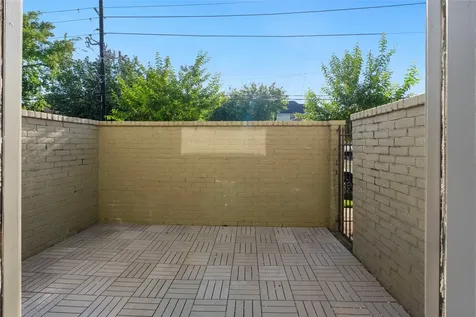 2213 Stanford Street 2213 Houston TX 77006