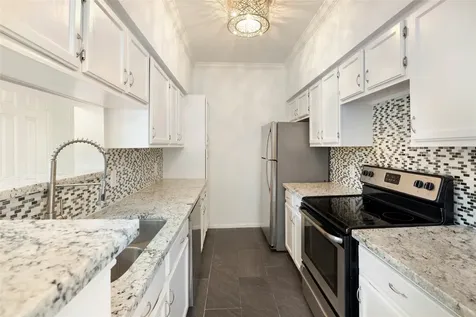 2213 Stanford Street 2213 Houston TX 77006