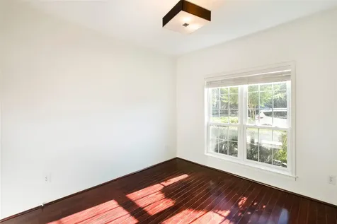 2213 Stanford Street 2213 Houston TX 77006