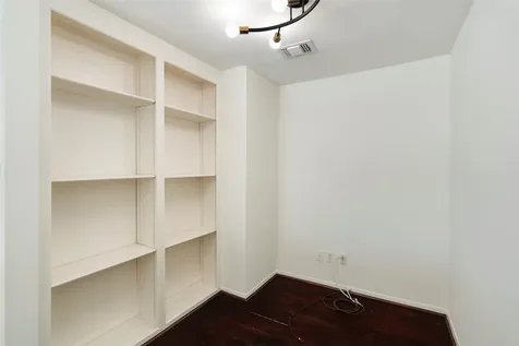 2213 Stanford Street 2213 Houston TX 77006