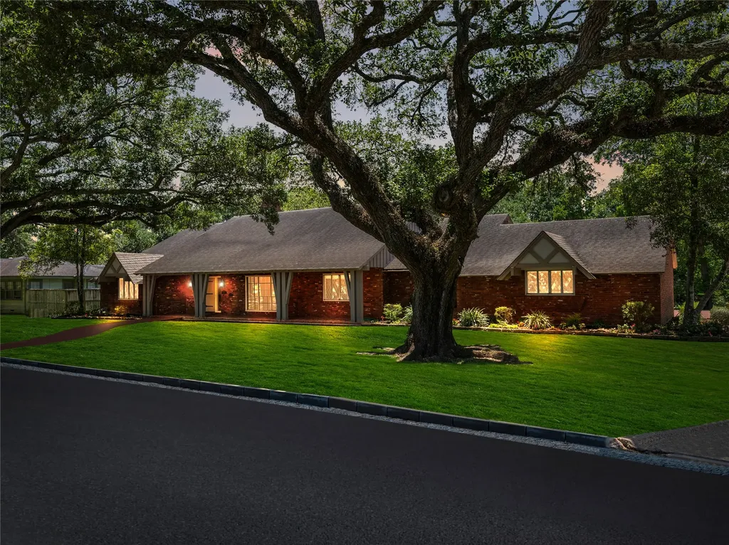 2310 Oak Drive Bay City TX 77414