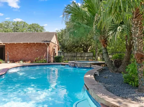 2310 Oak Drive Bay City TX 77414