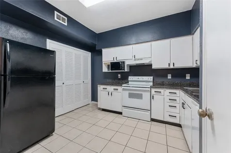 2100 Tanglewilde Street 330 Houston TX 77063