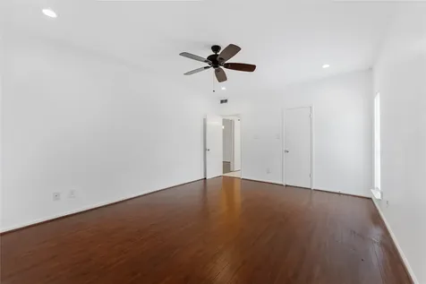 2100 Tanglewilde Street 330 Houston TX 77063