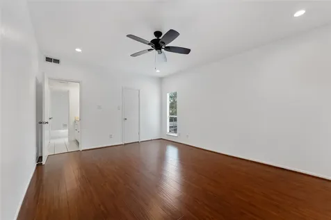 2100 Tanglewilde Street 330 Houston TX 77063