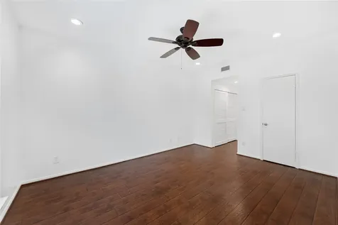 2100 Tanglewilde Street 330 Houston TX 77063