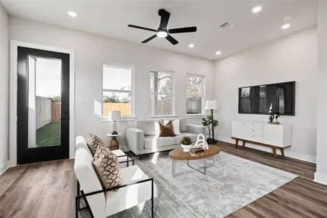 4605 Brady Street B Houston TX 77011