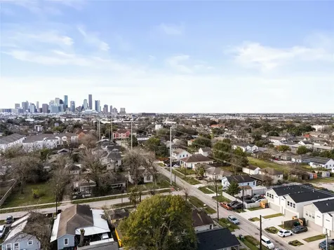 4605 Brady Street B Houston TX 77011