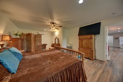 3200 Lazy River Montgomery TX 77316