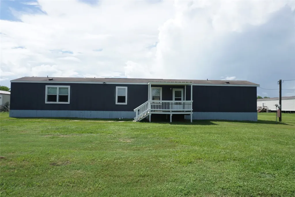 710 Parkmoor Boulevard Edna TX 77957
