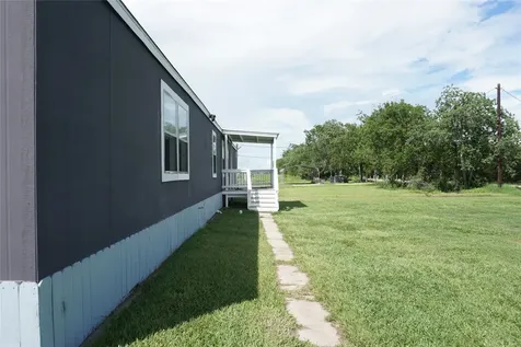 710 Parkmoor Boulevard Edna TX 77957