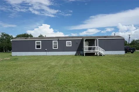 710 Parkmoor Boulevard Edna TX 77957