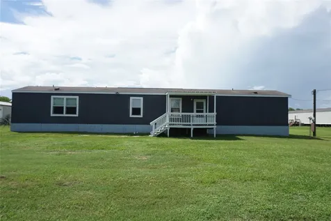 710 Parkmoor Boulevard Edna TX 77957