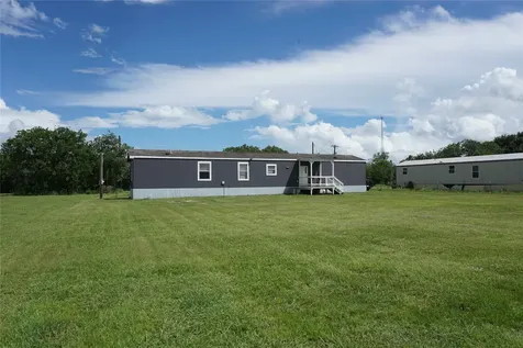 710 Parkmoor Boulevard Edna TX 77957