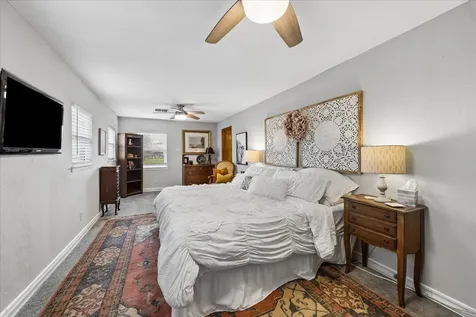 5015 Caplin Street Houston TX 77026