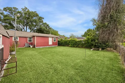 5015 Caplin Street Houston TX 77026