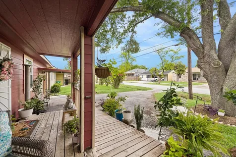 5015 Caplin Street Houston TX 77026