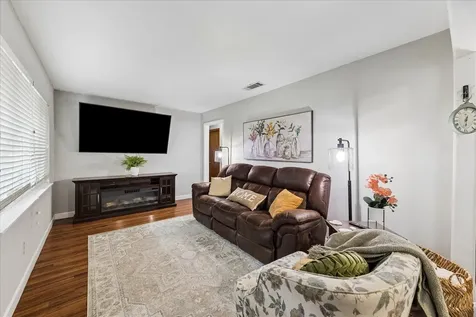 5015 Caplin Street Houston TX 77026