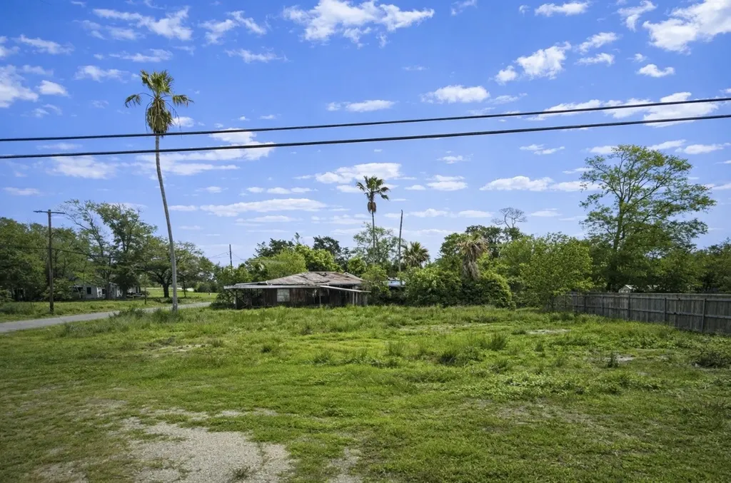 2514 8th Street Orange TX 77630