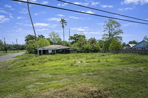 2514 8th Street Orange TX 77630
