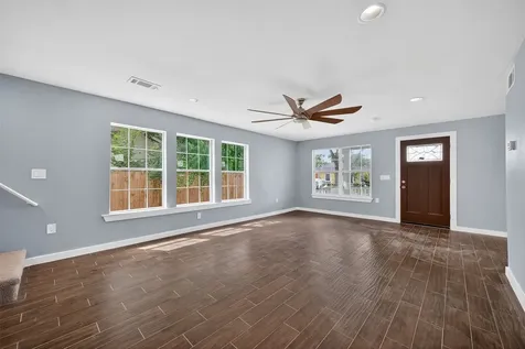 1933 Santa Rosa Street Houston TX 77023