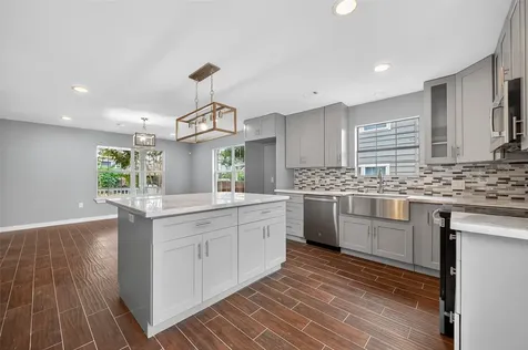 1933 Santa Rosa Street Houston TX 77023