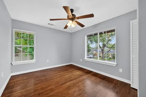 1933 Santa Rosa Street Houston TX 77023