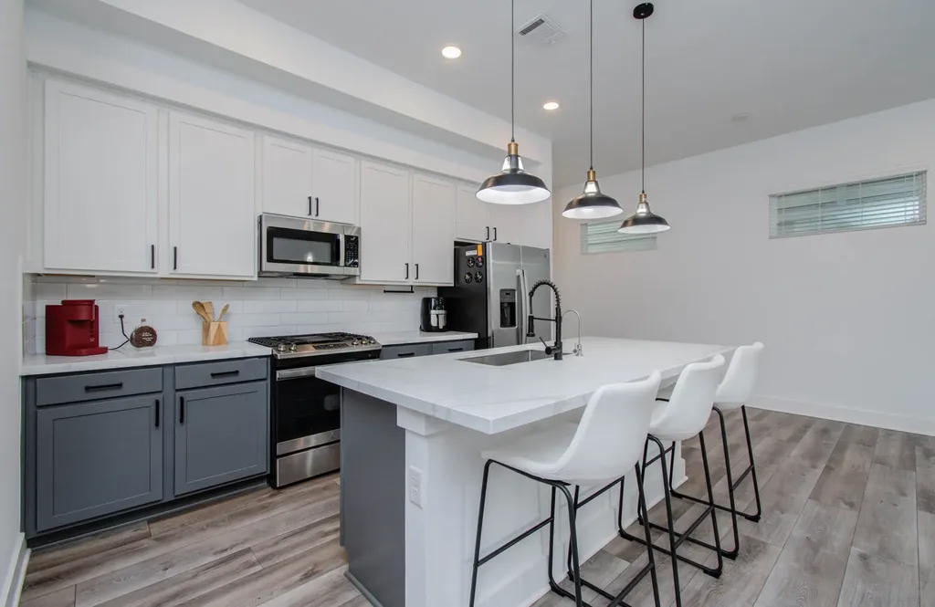 970 Highland Sound Lane Houston TX 77091