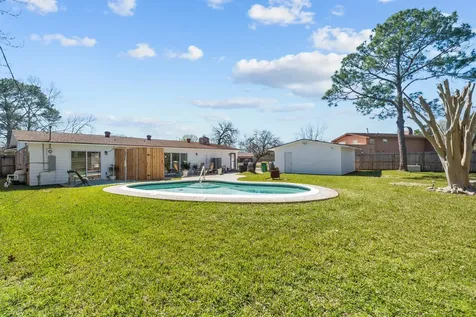 654 N Flamingo Drive Seabrook TX 77586