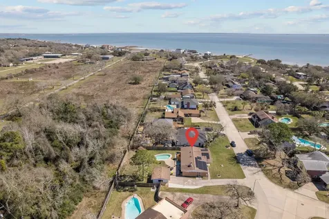 654 N Flamingo Drive Seabrook TX 77586
