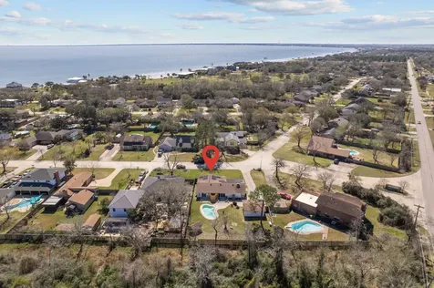 654 N Flamingo Drive Seabrook TX 77586