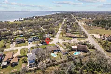 654 N Flamingo Drive Seabrook TX 77586