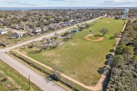 654 N Flamingo Drive Seabrook TX 77586