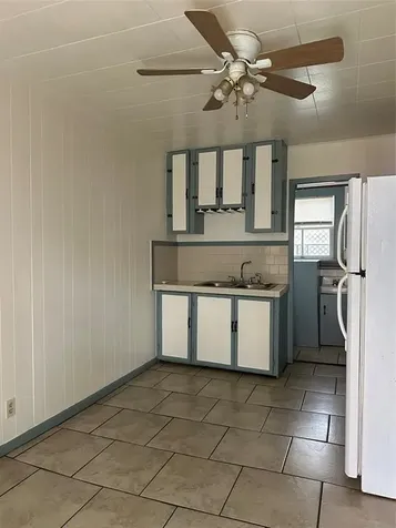 708 J Rear Galveston TX 77550