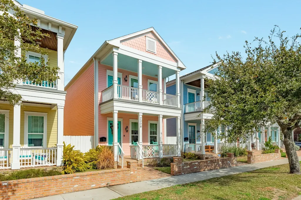 2308 Bernardo De Galvez Galveston TX 77550