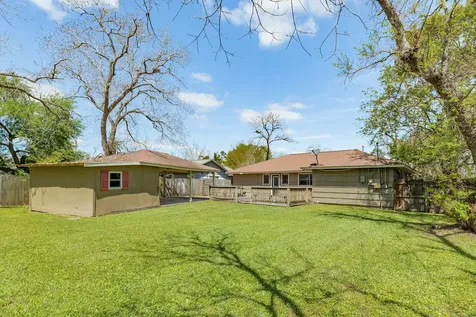 120 Palm Lane Lake Jackson TX 77566