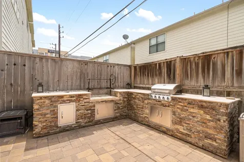 548 Westcross Street Houston TX 77018