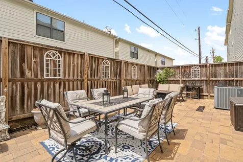 548 Westcross Street Houston TX 77018