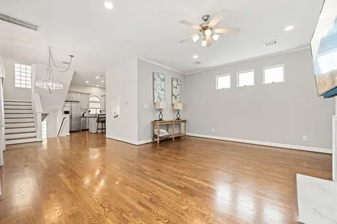 548 Westcross Street Houston TX 77018