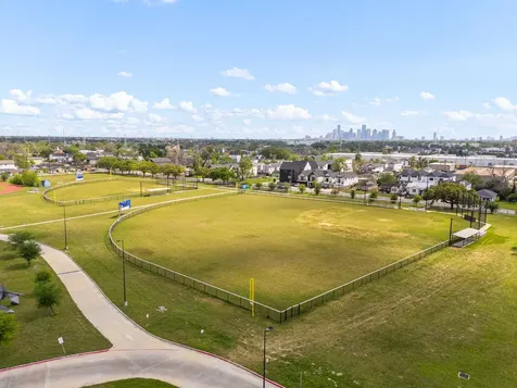 548 Westcross Street Houston TX 77018