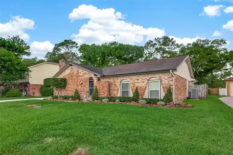 306 W Castle Harbour Drive Friendswood TX 77546