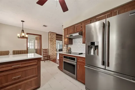 306 W Castle Harbour Drive Friendswood TX 77546