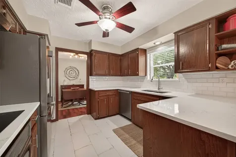 306 W Castle Harbour Drive Friendswood TX 77546
