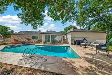 306 W Castle Harbour Drive Friendswood TX 77546