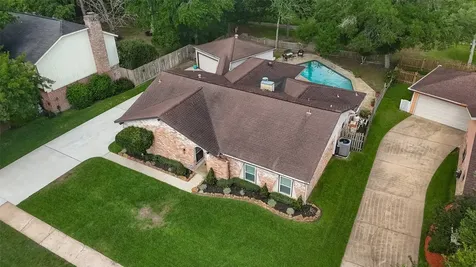 306 W Castle Harbour Drive Friendswood TX 77546