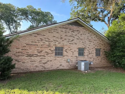 677 N Fowlkes Street Sealy TX 77474