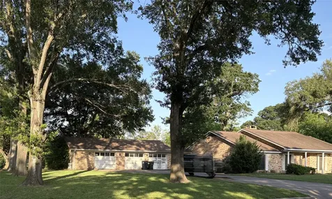677 N Fowlkes Street Sealy TX 77474